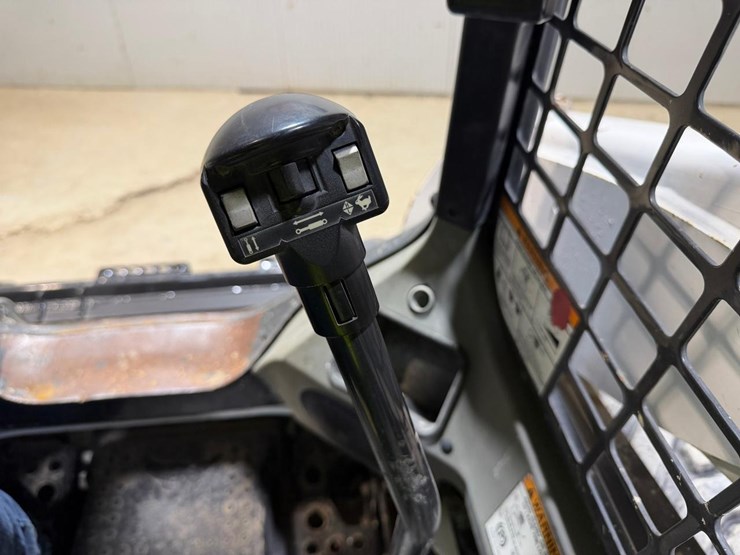 2015-bobcat-s650-image-15