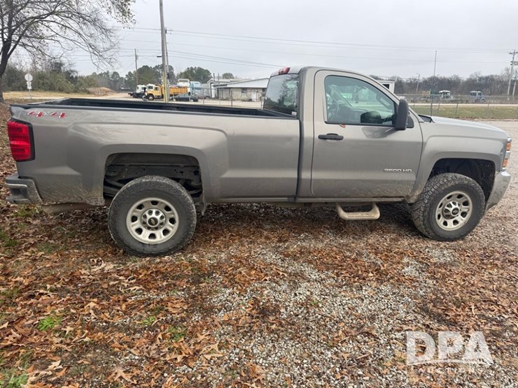 2017-chevrolet-3500hd-image-3