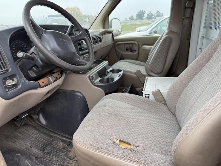 2000-gmc-3500-image-8