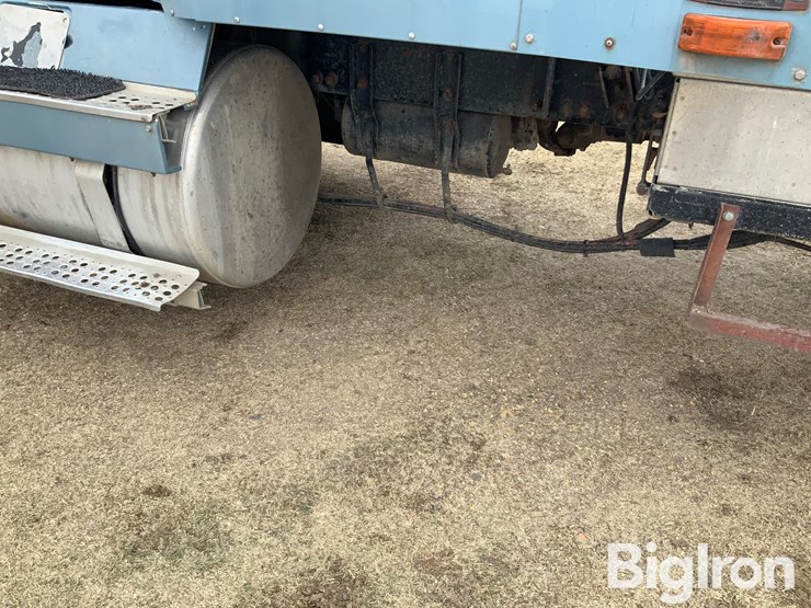 1992-freightliner-fld120-image-12