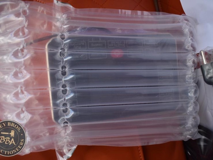 tpm-tpm-z69-ergoflow-massage-chair,-orange/white,-8-modes,-heat-therapy-image-6