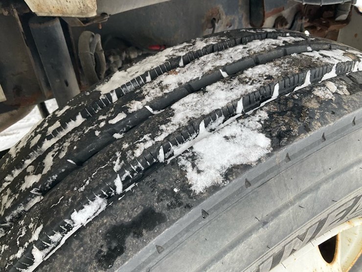 2000-freightliner-fl70-image-67