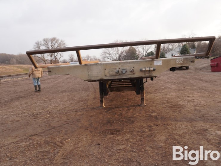 2014-transcraft-tri/a-drop-deck-trailer-w/ramps-image-2