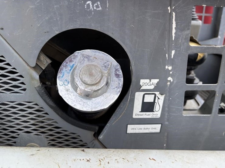 2016-takeuchi-tl8-image-30