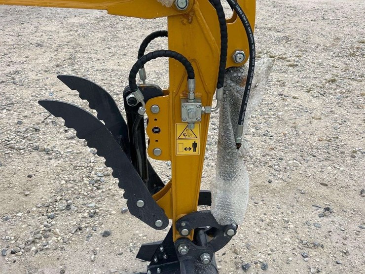 2025-cfg-industrial-qk18r-mini-excavator-image-13