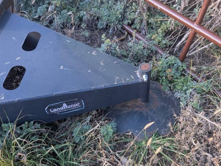 landhonor-skid-steer-ice-scraper-(ed5363)-image-3