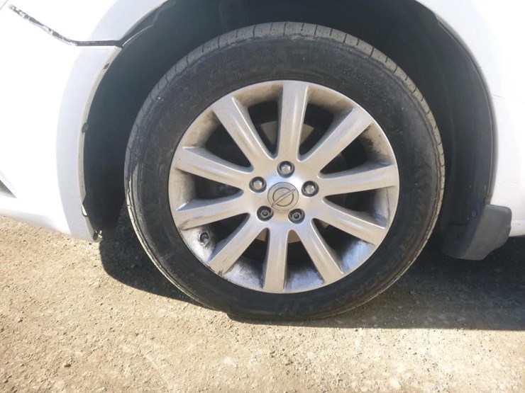 2013-chrysler-200-sedan-image-13