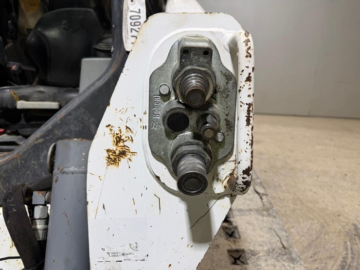 2019-bobcat-t595-image-11