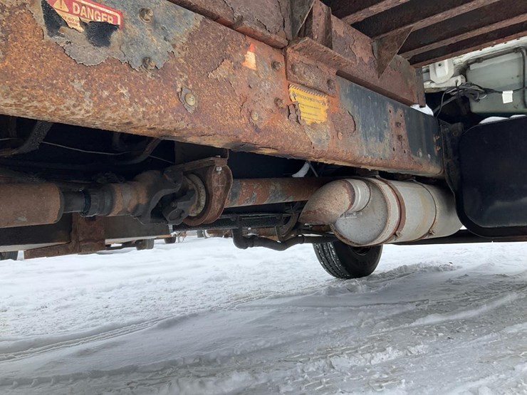 2000-freightliner-fl70-image-44