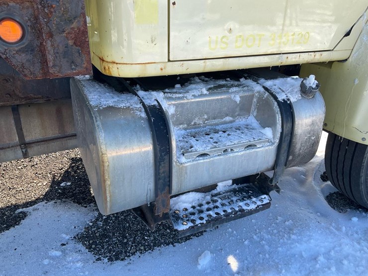 international-4900-image-43