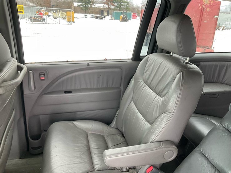 2010-honda-odyssey-touring-image-70