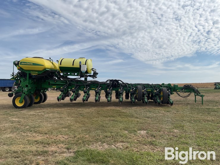 2019-john-deere-1775nt-image-4