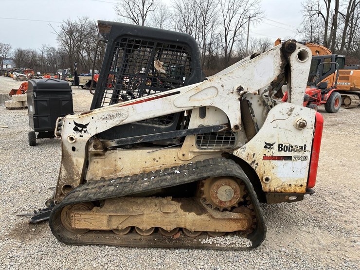 2016-bobcat-t740-image-6