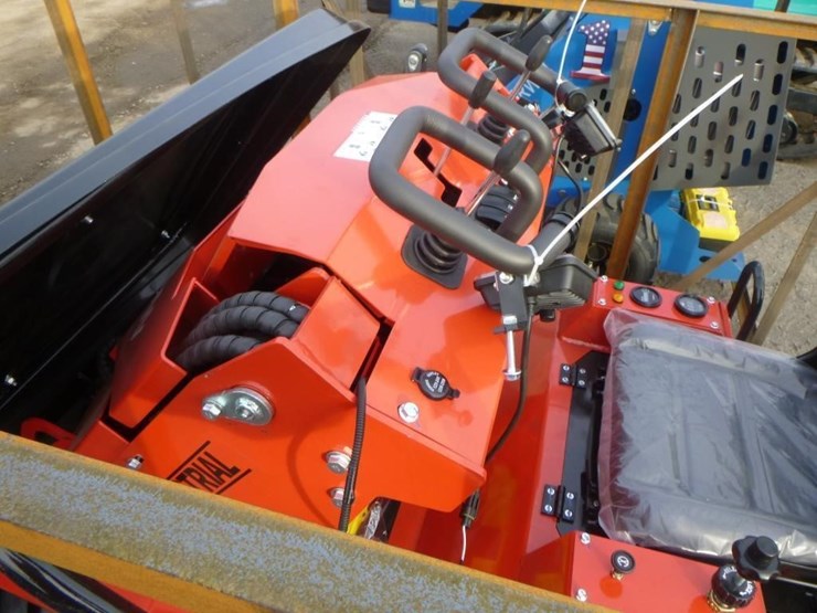 2025-agt-sda140w-skid-steer-loader-image-15