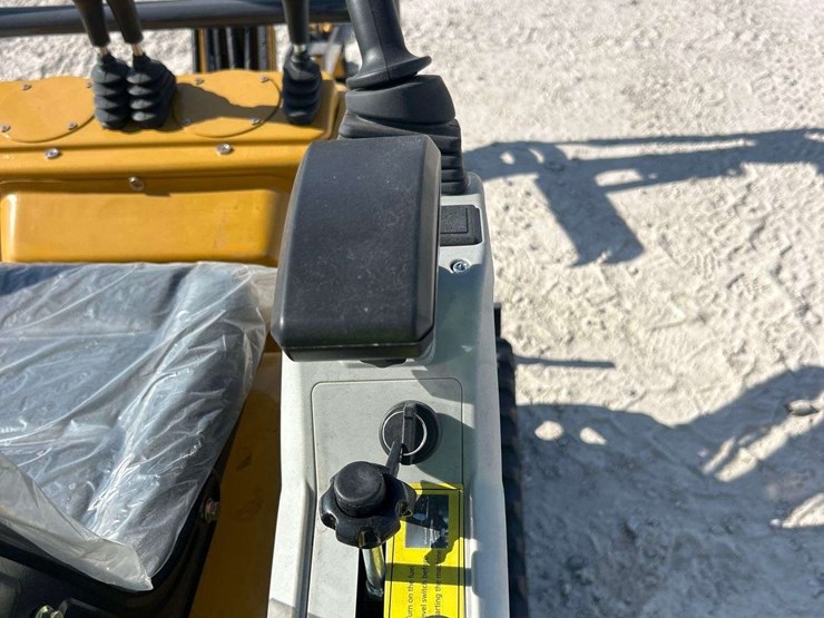 2025-cfg-industrial-mx12rx-mini-excavator-image-9