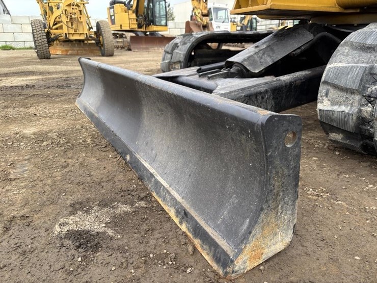 2023-caterpillar-305.5e2-image-9