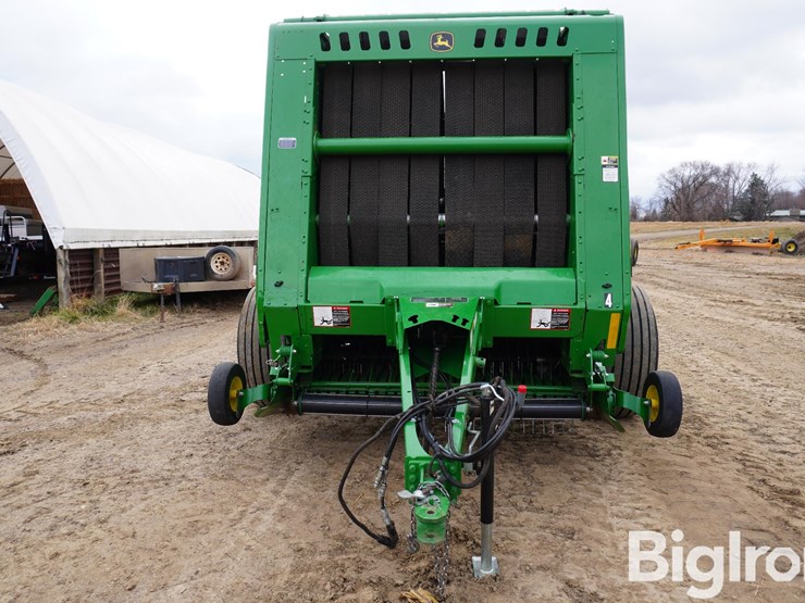 2024-john-deere-561m-image-2