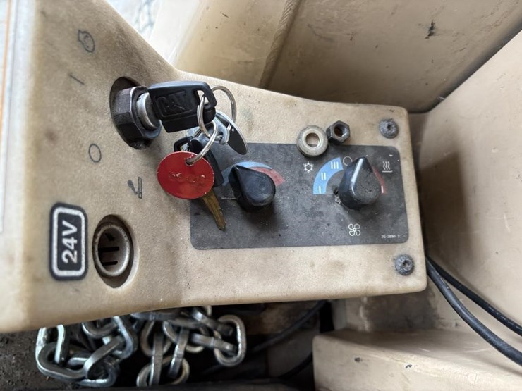 2006-caterpillar-143h-image-44