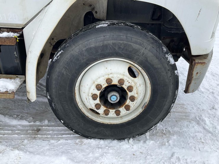 2000-freightliner-fl70-image-66