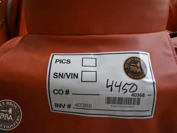 tpm-tpm-tp-z69full-body-massage-chair,-orange-&-white,-usb-port-image-9