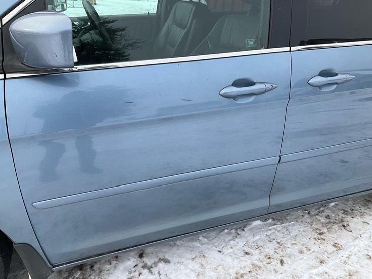 2010-honda-odyssey-touring-image-17