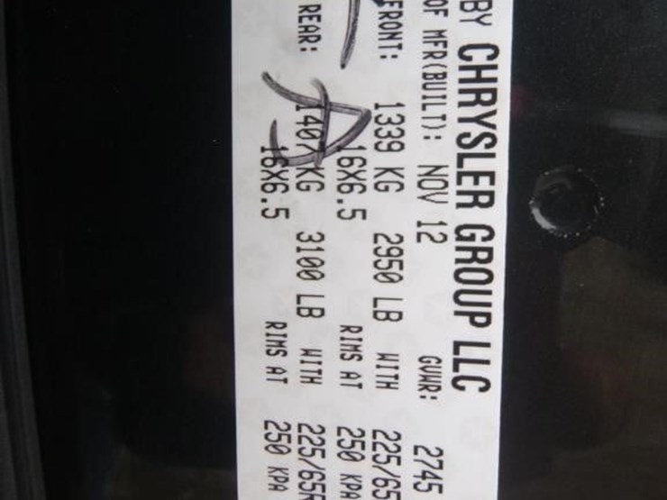 chrysler-town-&-country-image-17