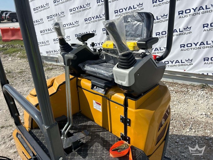 2025-cfg-industrial-qk18r-mini-excavator-image-8