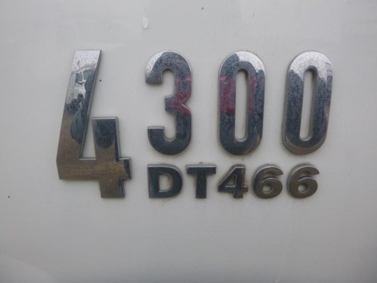 2004-international-durastar-4300-image-21