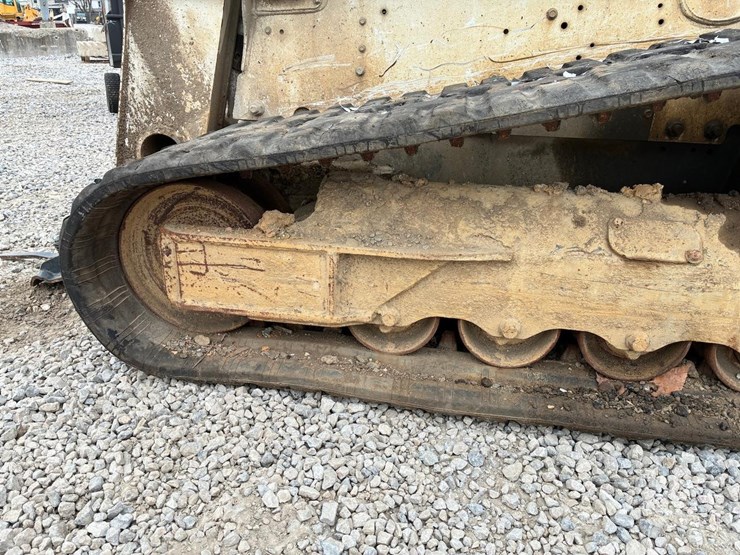 2016-bobcat-t740-image-16