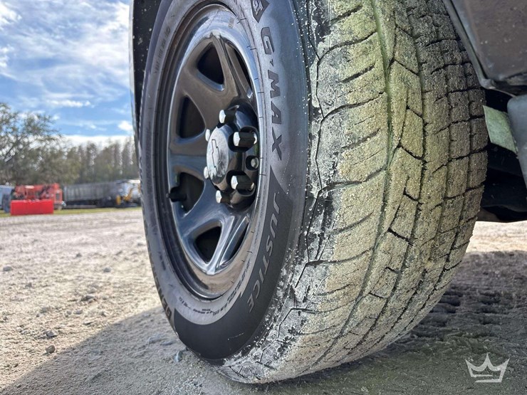 2019-chevrolet-tahoe-suv-image-22