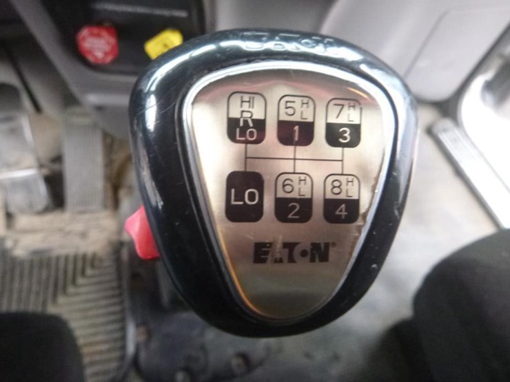 2014-peterbilt-367-image-17