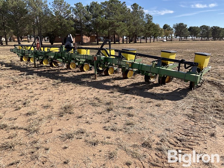 john-deere-7300-image-1