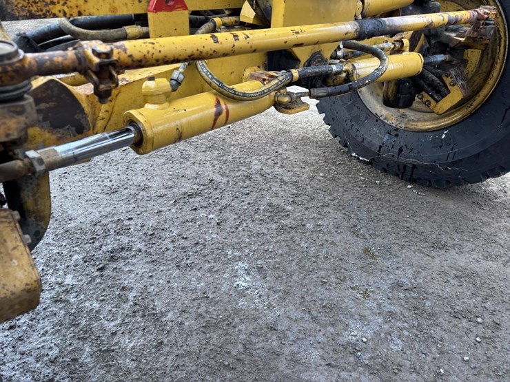 2006-caterpillar-143h-image-21