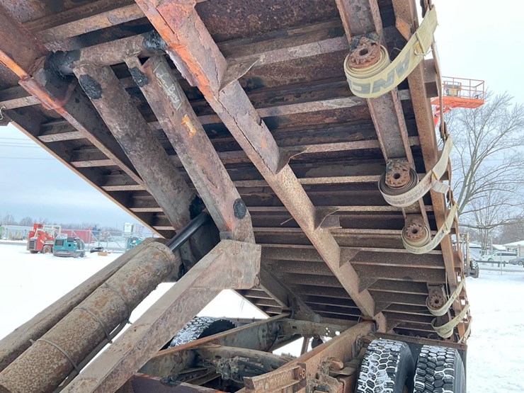 2000-freightliner-fl70-image-50