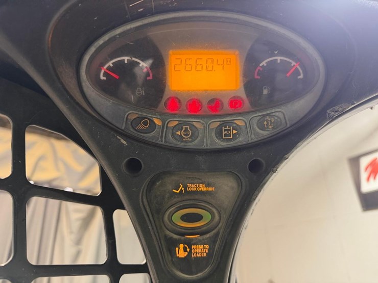 2015-bobcat-s650-image-13