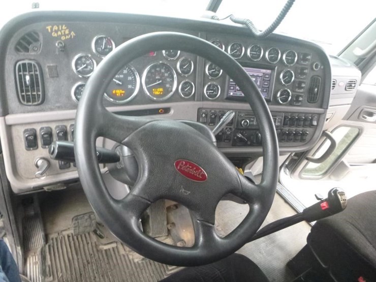 2014-peterbilt-367-image-21