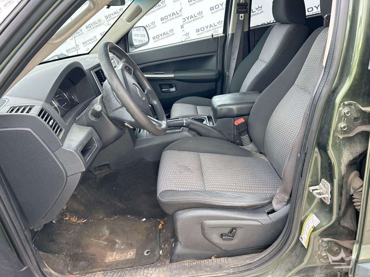 2009-jeep-grand-cherokee-4wd-suv-image-12