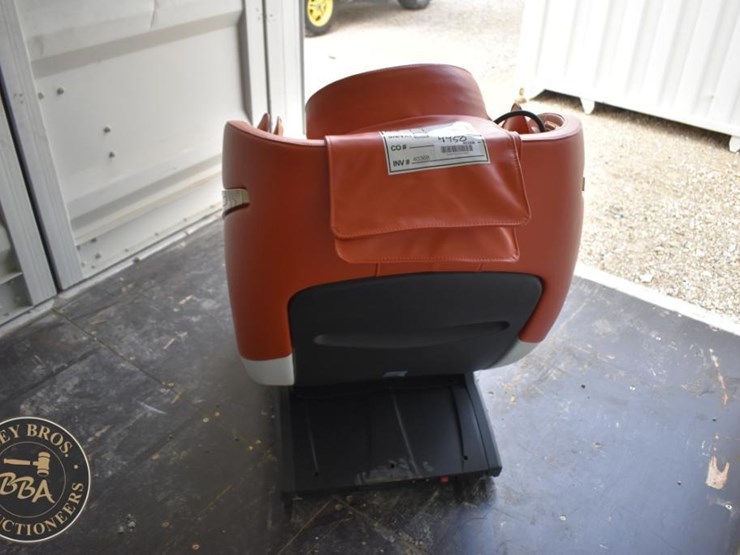 tpm-tpm-tp-z69full-body-massage-chair,-orange-&-white,-usb-port-image-5