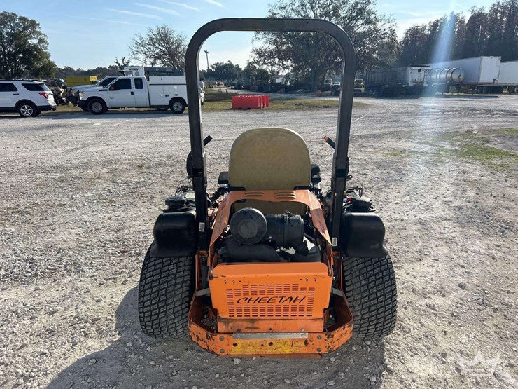 zero-turn-mower-image-17