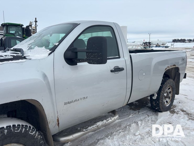 2011-chevrolet-3500hd-image-11