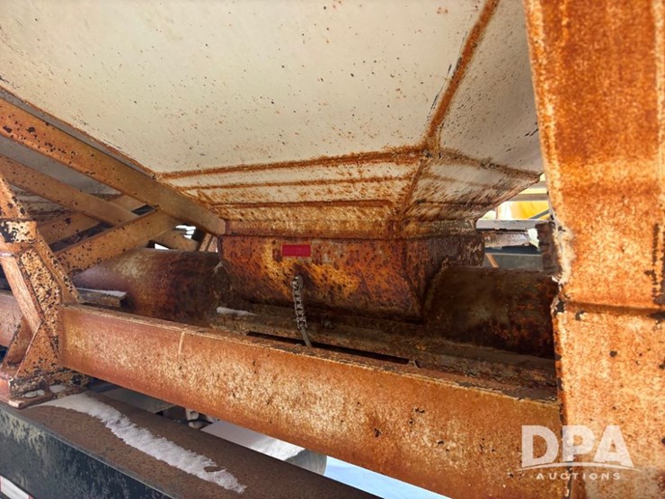 2007-neville-trailer-image-27