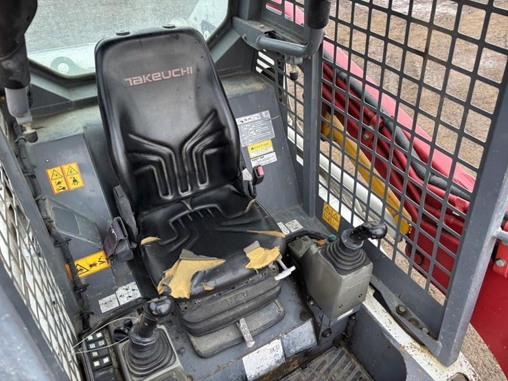 2016-takeuchi-tl8-image-19