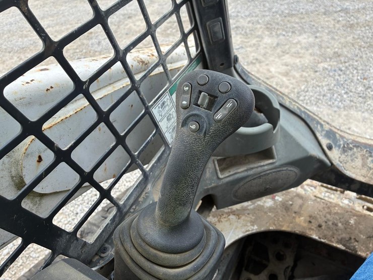 2016-bobcat-t740-image-21