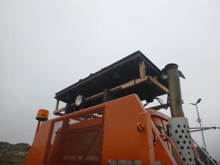 international-4900-image-7