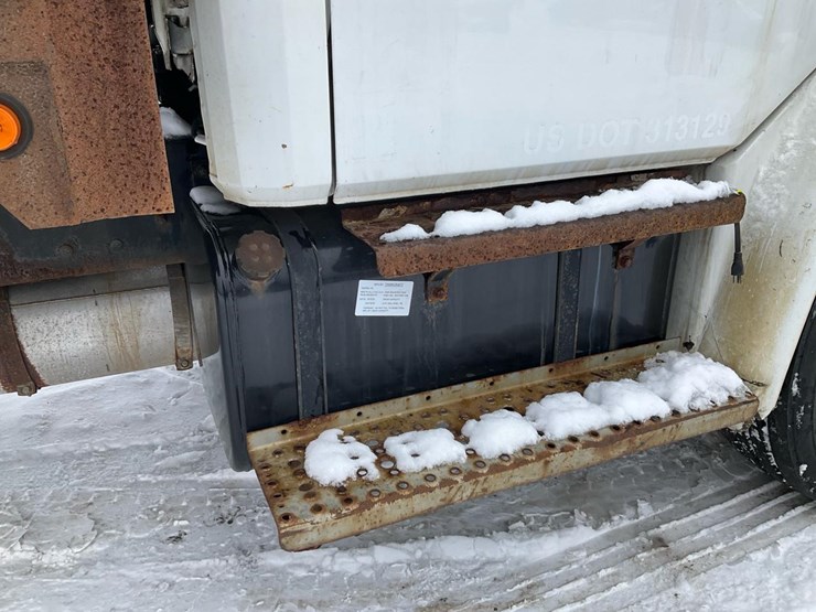 2000-freightliner-fl70-image-62