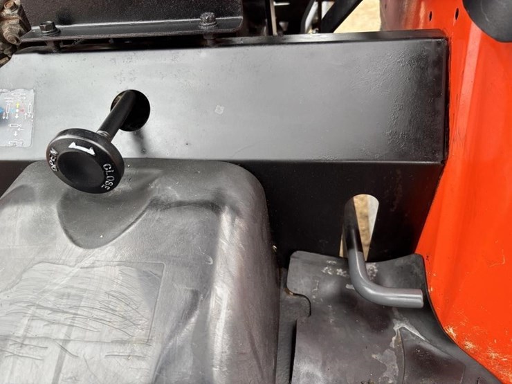 kubota-b2301-image-37