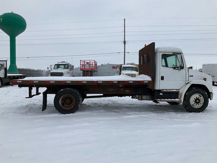 2000-freightliner-fl70-image-6