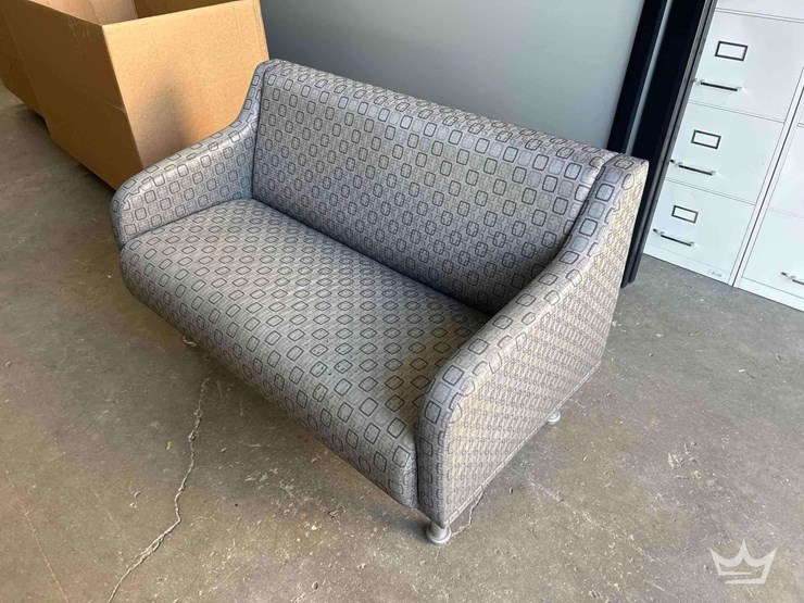 office-couches-and-chair-image-10