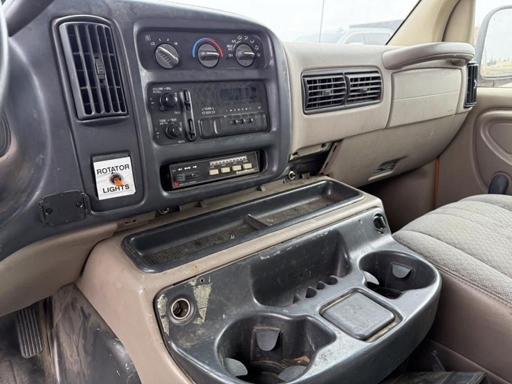 2000-gmc-3500-image-9