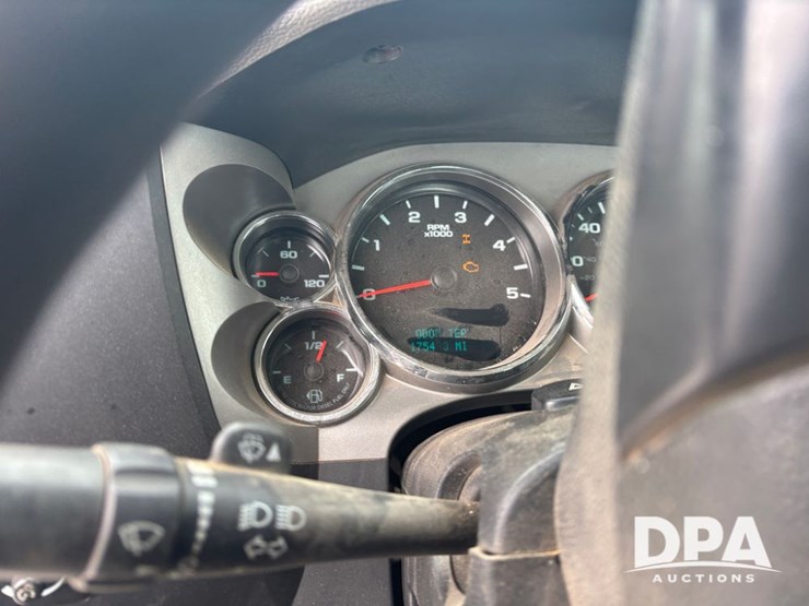 2011-chevrolet-3500hd-image-30